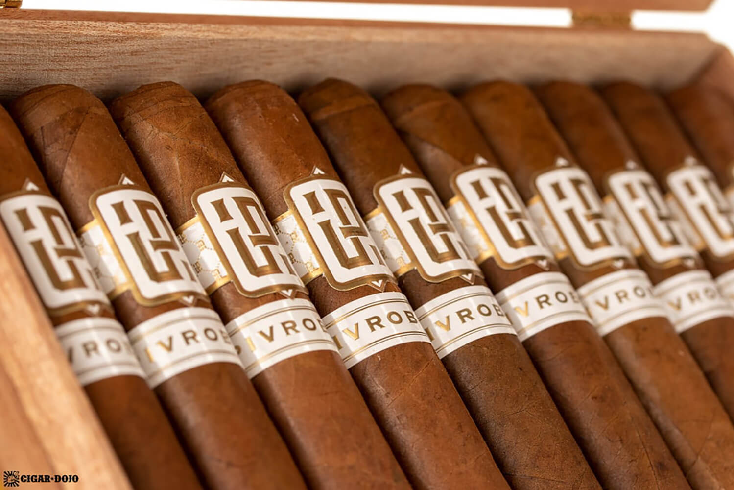 PIV-Robusto-cigars-in-box